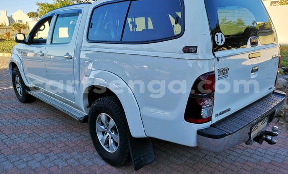 Buy Used Toyota Hilux White Car in Ezulwini in Hhohho Buy Used Toyota Hilux White Car in Ezulwini in Hhohho