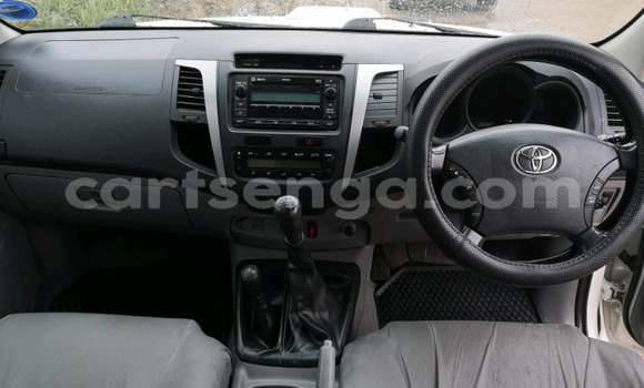 Buy Used Toyota Hilux White Car in Ezulwini in Hhohho Buy Used Toyota Hilux White Car in Ezulwini in Hhohho