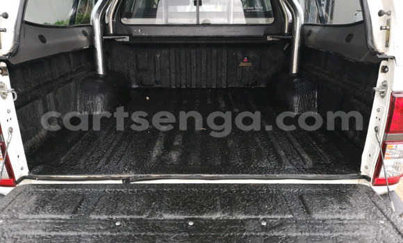 Buy Used Toyota Hilux White Car in Ezulwini in Hhohho Buy Used Toyota Hilux White Car in Ezulwini in Hhohho