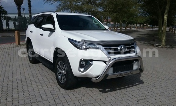 Buy Used Toyota Fortuner White Car in Ezulwini in Hhohho Buy Used Toyota Fortuner White Car in Ezulwini in Hhohho