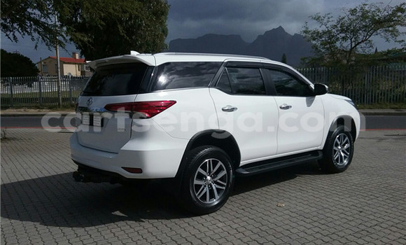 Buy Used Toyota Fortuner White Car in Ezulwini in Hhohho Buy Used Toyota Fortuner White Car in Ezulwini in Hhohho
