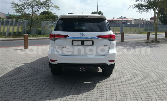 Buy Used Toyota Fortuner White Car in Ezulwini in Hhohho Buy Used Toyota Fortuner White Car in Ezulwini in Hhohho
