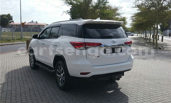 Buy Used Toyota Fortuner White Car in Ezulwini in Hhohho Buy Used Toyota Fortuner White Car in Ezulwini in Hhohho