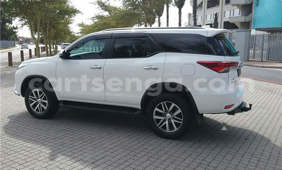 Buy Used Toyota Fortuner White Car in Ezulwini in Hhohho Buy Used Toyota Fortuner White Car in Ezulwini in Hhohho