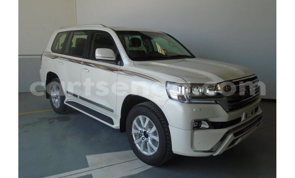 Buy Import Toyota Land Cruiser White Car in Import - Dubai in Hhohho Buy Import Toyota Land Cruiser White Car in Import - Dubai in Hhohho