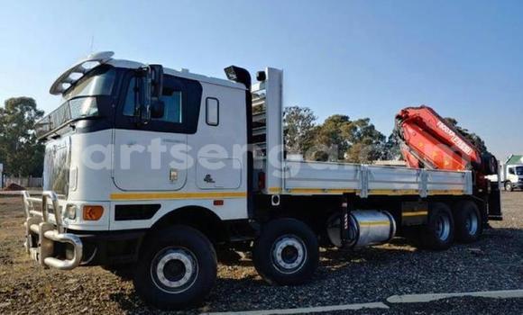 Nunua Ilio tumika Volvo F4 White Lori ndani ya Manzini nchini Manzini Nunua Ilio tumika Volvo F4 White Lori ndani ya Manzini nchini Manzini