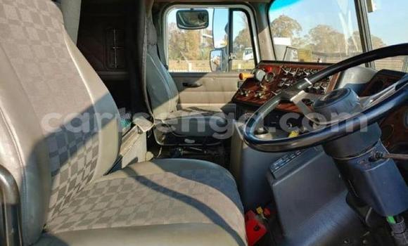 Nunua Ilio tumika Volvo F4 White Lori ndani ya Manzini nchini Manzini Nunua Ilio tumika Volvo F4 White Lori ndani ya Manzini nchini Manzini