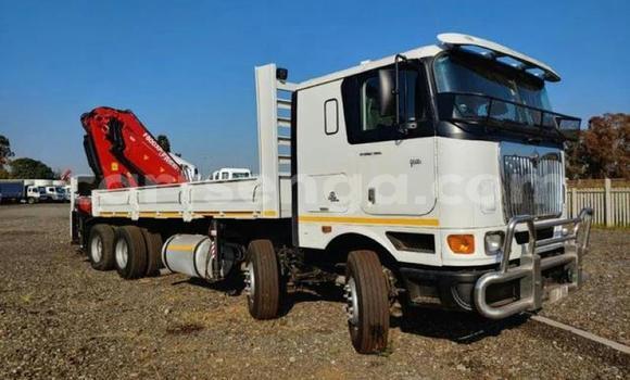 Nunua Ilio tumika Volvo F4 White Lori ndani ya Manzini nchini Manzini Nunua Ilio tumika Volvo F4 White Lori ndani ya Manzini nchini Manzini