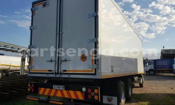 Nunua Ilio tumika Nissan UD White Lori ndani ya Lobamba nchini Manzini Nunua Ilio tumika Nissan UD White Lori ndani ya Lobamba nchini Manzini