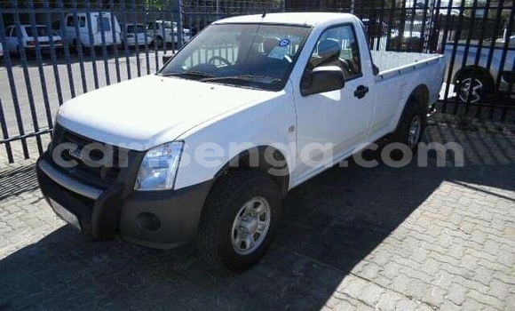 Buy Used Isuzu KB White Car in Ezulwini in Hhohho Buy Used Isuzu KB White Car in Ezulwini in Hhohho