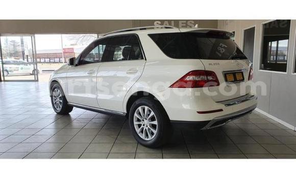 Acheter Occasion Voiture Mercedes‒Benz M-klasse AMG Blanc à Manzini, Manzini Acheter Occasion Voiture Mercedes‒Benz M-klasse AMG Blanc à Manzini, Manzini