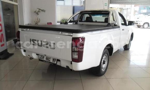 Nunua Ilio tumika Isuzu KB White Gari ndani ya Manzini nchini Manzini Nunua Ilio tumika Isuzu KB White Gari ndani ya Manzini nchini Manzini