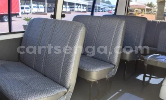 Buy Used Toyota Hiace White Car in Bhunya in Manzini Buy Used Toyota Hiace White Car in Bhunya in Manzini