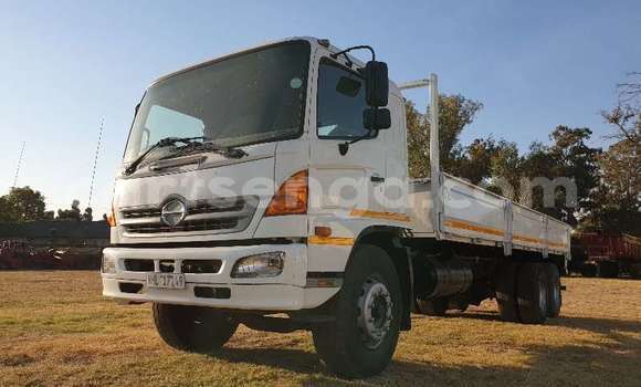 Buy Used Hino 300 Series White Truck in Mbabane in Manzini Buy Used Hino 300 Series White Truck in Mbabane in Manzini