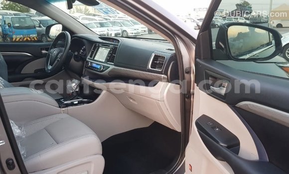 Buy Import Toyota Highlander Other Car in Import - Dubai in Hhohho Buy Import Toyota Highlander Other Car in Import - Dubai in Hhohho
