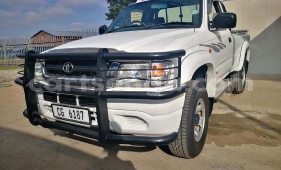 Buy Used Toyota Hilux White Car in Ezulwini in Hhohho Buy Used Toyota Hilux White Car in Ezulwini in Hhohho