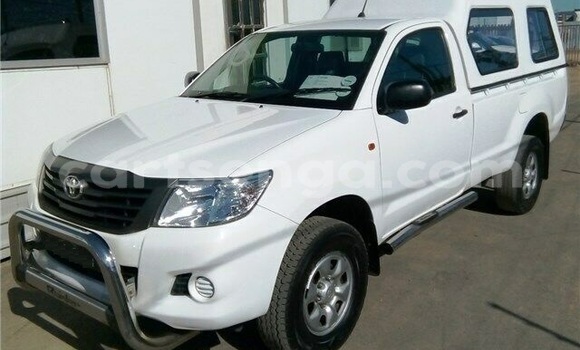 Buy Used Toyota Hilux White Car in Ezulwini in Hhohho Buy Used Toyota Hilux White Car in Ezulwini in Hhohho