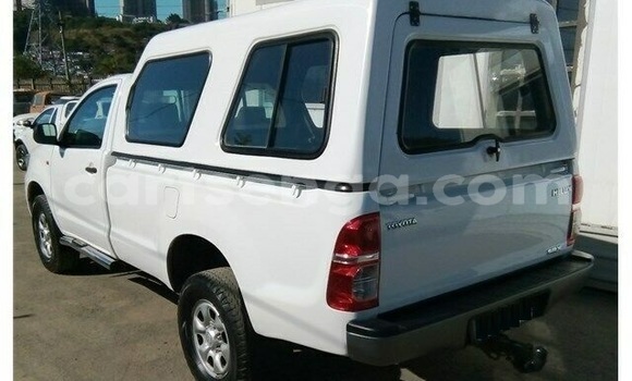 Buy Used Toyota Hilux White Car in Ezulwini in Hhohho Buy Used Toyota Hilux White Car in Ezulwini in Hhohho