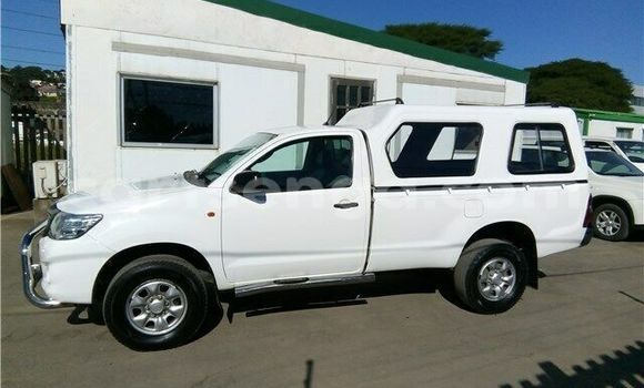 Buy Used Toyota Hilux White Car in Ezulwini in Hhohho Buy Used Toyota Hilux White Car in Ezulwini in Hhohho