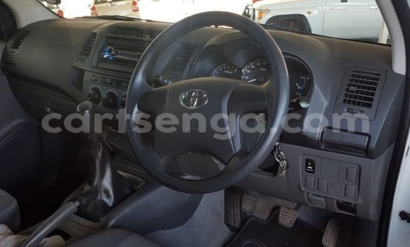 Buy Used Toyota Hilux White Car in Ezulwini in Hhohho Buy Used Toyota Hilux White Car in Ezulwini in Hhohho