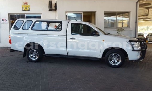 Buy Used Toyota Hilux White Car in Ezulwini in Hhohho Buy Used Toyota Hilux White Car in Ezulwini in Hhohho