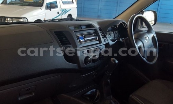 Buy Used Toyota Hilux White Car in Ezulwini in Hhohho Buy Used Toyota Hilux White Car in Ezulwini in Hhohho