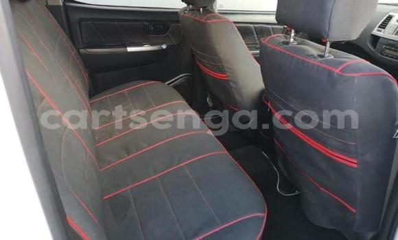 Nunua Ilio tumika Toyota Hilux White Gari ndani ya Manzini nchini Manzini Nunua Ilio tumika Toyota Hilux White Gari ndani ya Manzini nchini Manzini