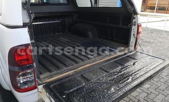 Nunua Ilio tumika Toyota Hilux White Gari ndani ya Manzini nchini Manzini Nunua Ilio tumika Toyota Hilux White Gari ndani ya Manzini nchini Manzini