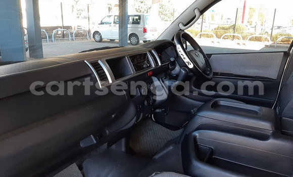 Nunua Ilio tumika Toyota 4Runner White Gari ndani ya Bulembu nchini Hhohho Nunua Ilio tumika Toyota 4Runner White Gari ndani ya Bulembu nchini Hhohho