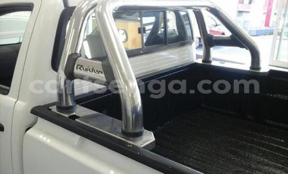 Nunua Ilio tumika Toyota Hilux White Gari ndani ya Manzini nchini Manzini Nunua Ilio tumika Toyota Hilux White Gari ndani ya Manzini nchini Manzini