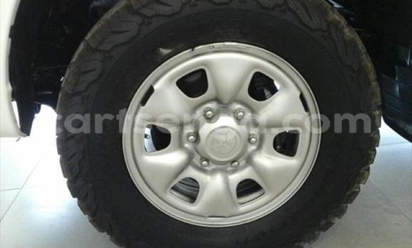 Nunua Ilio tumika Toyota Hilux White Gari ndani ya Manzini nchini Manzini Nunua Ilio tumika Toyota Hilux White Gari ndani ya Manzini nchini Manzini