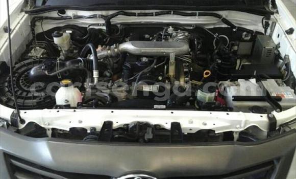 Nunua Ilio tumika Toyota Hilux White Gari ndani ya Manzini nchini Manzini Nunua Ilio tumika Toyota Hilux White Gari ndani ya Manzini nchini Manzini