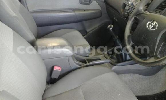 Nunua Ilio tumika Toyota Hilux White Gari ndani ya Manzini nchini Manzini Nunua Ilio tumika Toyota Hilux White Gari ndani ya Manzini nchini Manzini