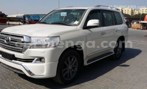 Buy Import Toyota Land Cruiser White Car in Import - Dubai in Hhohho Buy Import Toyota Land Cruiser White Car in Import - Dubai in Hhohho