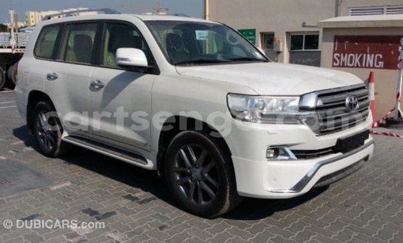 Buy Import Toyota Land Cruiser White Car in Import - Dubai in Hhohho Buy Import Toyota Land Cruiser White Car in Import - Dubai in Hhohho