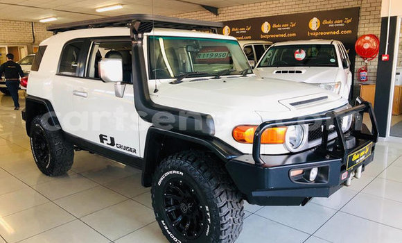 Nunua Ilio tumika Toyota Land Cruiser Beige Gari ndani ya Bulembu nchini Hhohho Nunua Ilio tumika Toyota Land Cruiser Beige Gari ndani ya Bulembu nchini Hhohho
