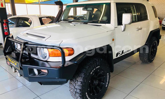Nunua Ilio tumika Toyota Land Cruiser Beige Gari ndani ya Bulembu nchini Hhohho Nunua Ilio tumika Toyota Land Cruiser Beige Gari ndani ya Bulembu nchini Hhohho