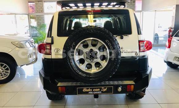 Nunua Ilio tumika Toyota Land Cruiser Beige Gari ndani ya Bulembu nchini Hhohho Nunua Ilio tumika Toyota Land Cruiser Beige Gari ndani ya Bulembu nchini Hhohho