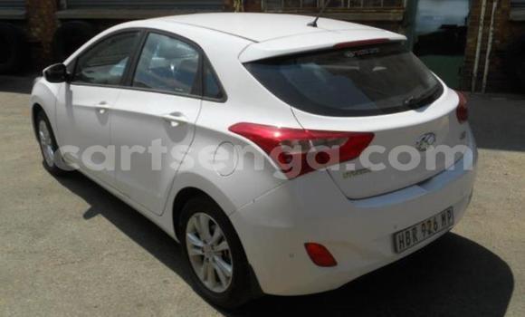 Nunua Ilio tumika Hyundai i30 White Gari ndani ya Manzini nchini Manzini Nunua Ilio tumika Hyundai i30 White Gari ndani ya Manzini nchini Manzini