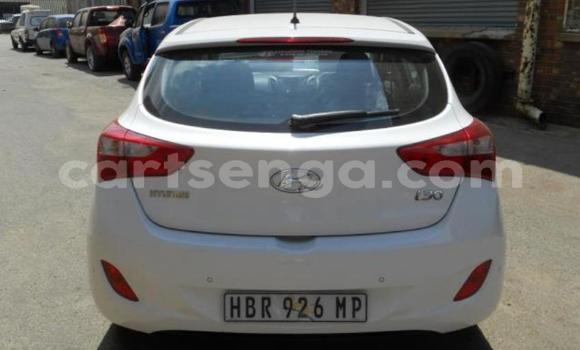 Nunua Ilio tumika Hyundai i30 White Gari ndani ya Manzini nchini Manzini Nunua Ilio tumika Hyundai i30 White Gari ndani ya Manzini nchini Manzini