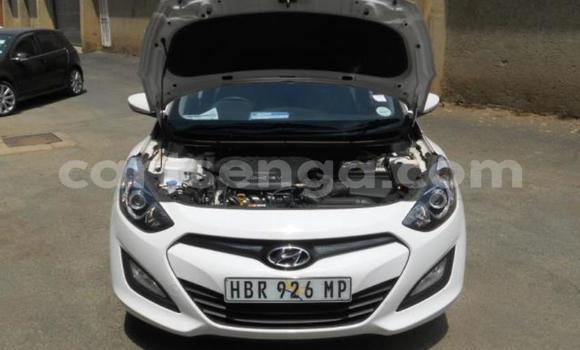 Nunua Ilio tumika Hyundai i30 White Gari ndani ya Manzini nchini Manzini Nunua Ilio tumika Hyundai i30 White Gari ndani ya Manzini nchini Manzini