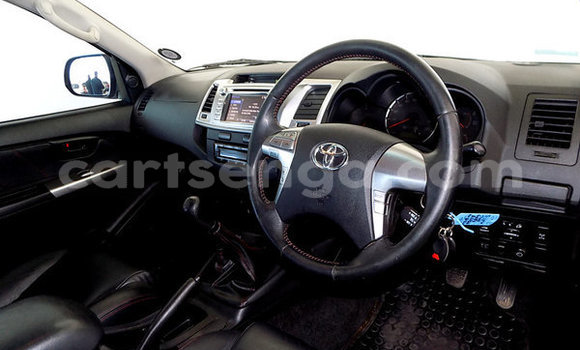 Nunua Ilio tumika Toyota Hilux Silver Gari ndani ya Bulembu nchini Hhohho Nunua Ilio tumika Toyota Hilux Silver Gari ndani ya Bulembu nchini Hhohho