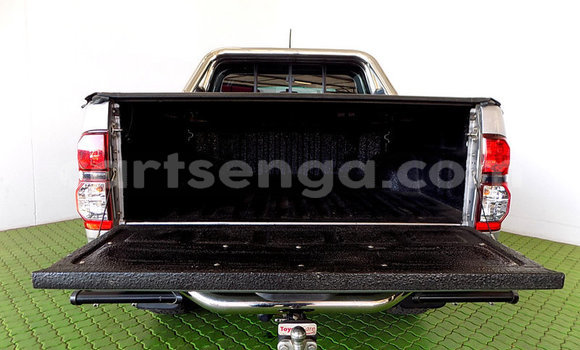 Nunua Ilio tumika Toyota Hilux Silver Gari ndani ya Bulembu nchini Hhohho Nunua Ilio tumika Toyota Hilux Silver Gari ndani ya Bulembu nchini Hhohho