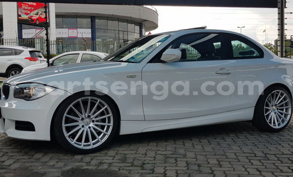 Nunua Ilio tumika BMW 315 White Gari ndani ya Ezulwini nchini Hhohho Nunua Ilio tumika BMW 315 White Gari ndani ya Ezulwini nchini Hhohho