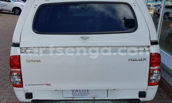 Nunua Ilio tumika Toyota Hilux White Gari ndani ya Ezulwini nchini Hhohho Nunua Ilio tumika Toyota Hilux White Gari ndani ya Ezulwini nchini Hhohho