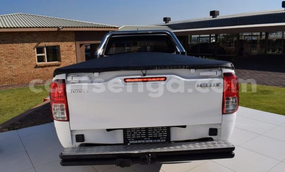 Nunua Ilio tumika Toyota Hilux White Gari ndani ya Bulembu nchini Hhohho Nunua Ilio tumika Toyota Hilux White Gari ndani ya Bulembu nchini Hhohho