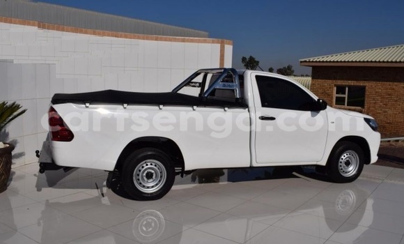 Nunua Ilio tumika Toyota Hilux White Gari ndani ya Bulembu nchini Hhohho Nunua Ilio tumika Toyota Hilux White Gari ndani ya Bulembu nchini Hhohho