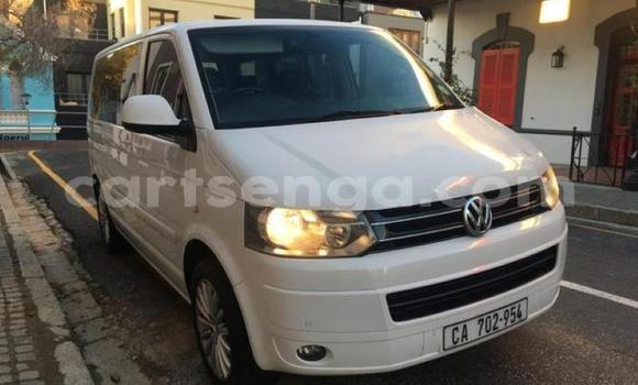 Nunua Ilio tumika Volkswagen Caravelle White Gari ndani ya Mbabane nchini Manzini Nunua Ilio tumika Volkswagen Caravelle White Gari ndani ya Mbabane nchini Manzini