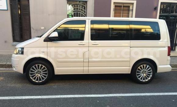 Nunua Ilio tumika Volkswagen Caravelle White Gari ndani ya Mbabane nchini Manzini Nunua Ilio tumika Volkswagen Caravelle White Gari ndani ya Mbabane nchini Manzini