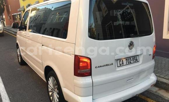 Nunua Ilio tumika Volkswagen Caravelle White Gari ndani ya Mbabane nchini Manzini Nunua Ilio tumika Volkswagen Caravelle White Gari ndani ya Mbabane nchini Manzini